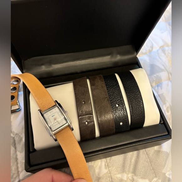 La Mer Collection Watch with Interchangeable Straps - Picture 2 of 7